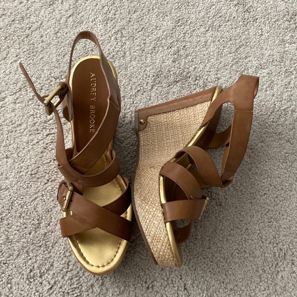 Audrey Brooke metallic gold and straw wedges size 8
